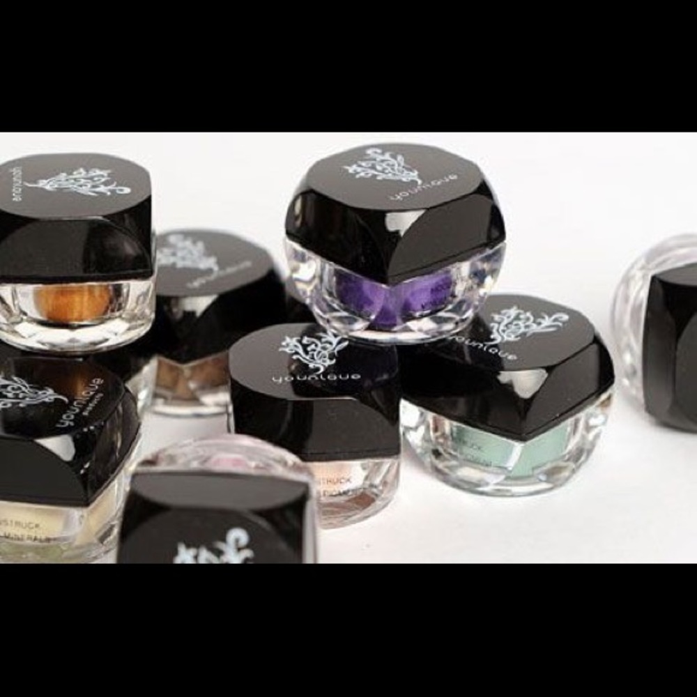 Younique Moodstruck Pigment- Enamored